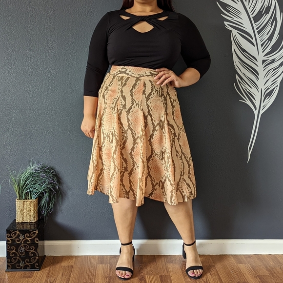 Attention Snake Skirt - Picture 7 of 7